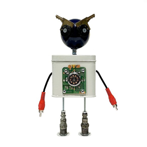 ARROW, a found objects robot sculpture - Picture 1 of 5